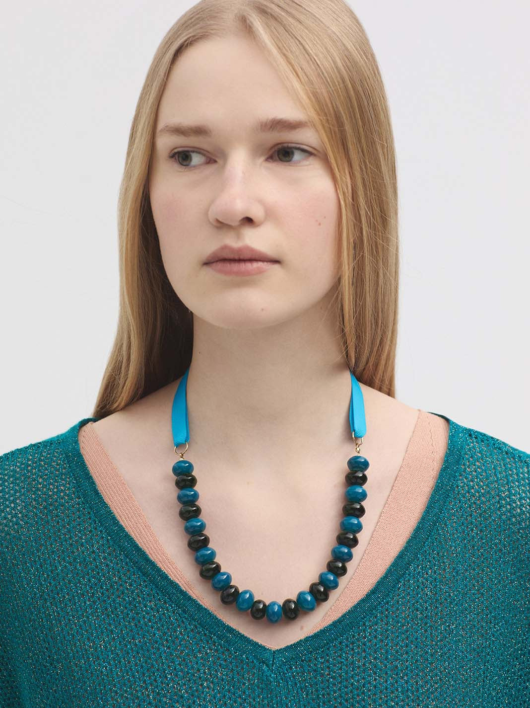 Band necklace cyan