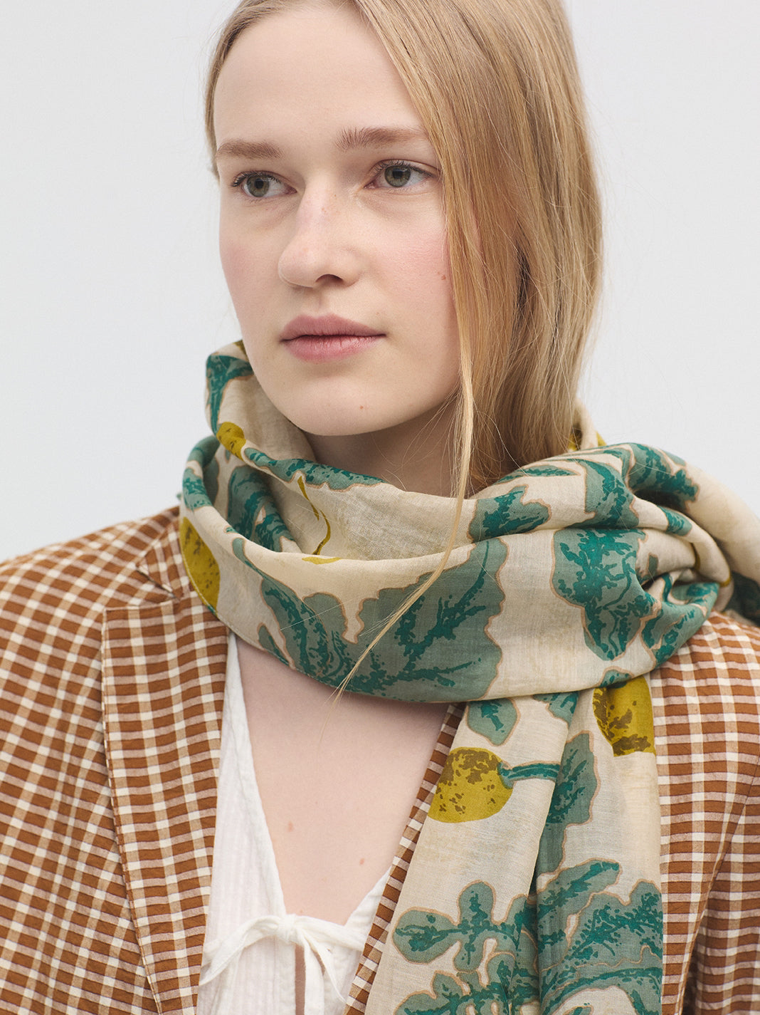 Beets silk scarf ecru