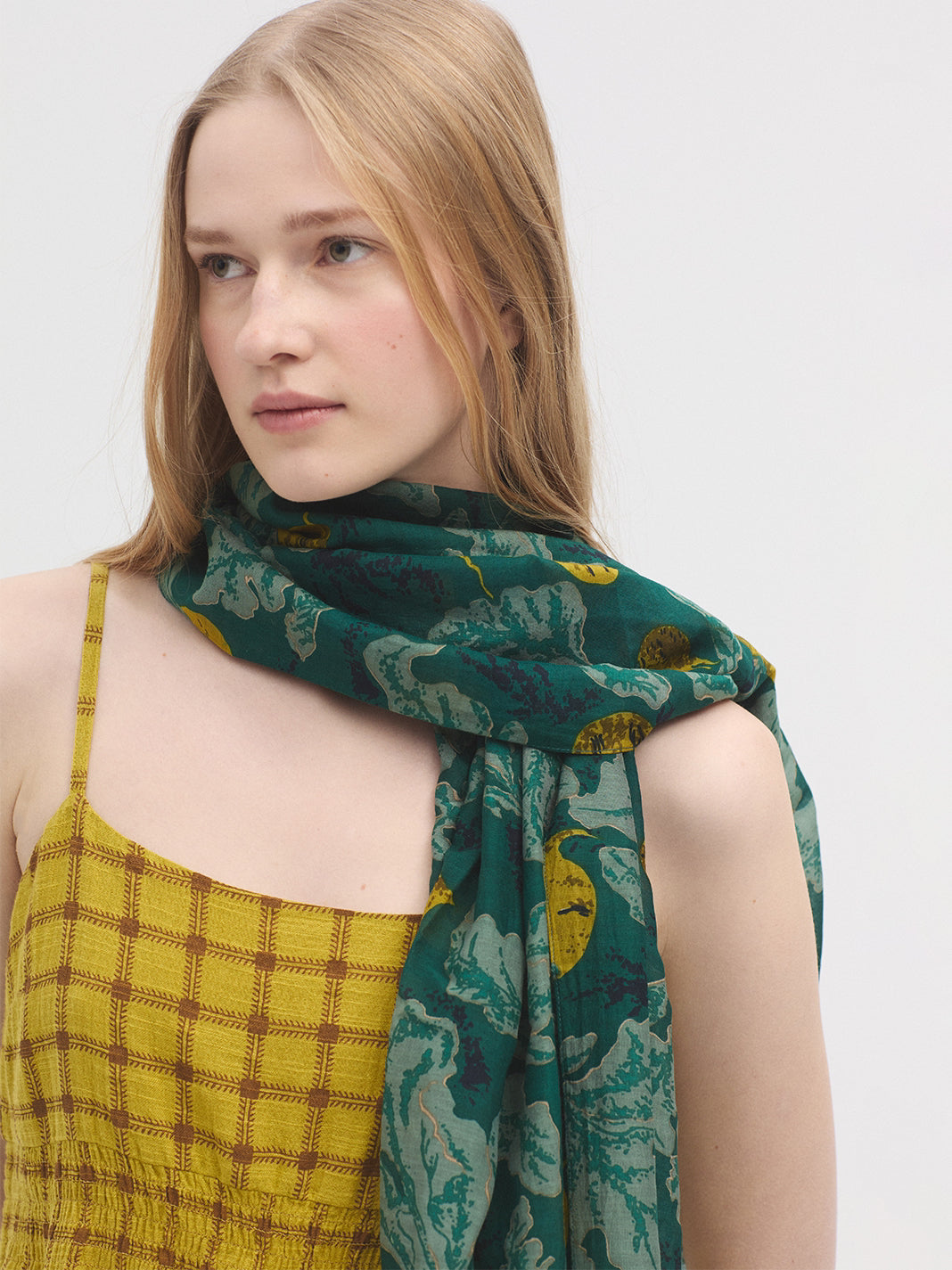 Beets silk scarf green