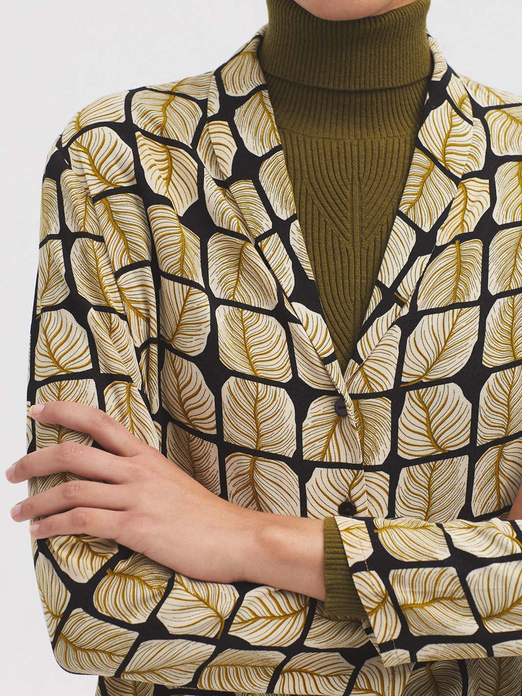 Lapel blouse with squares and leaves