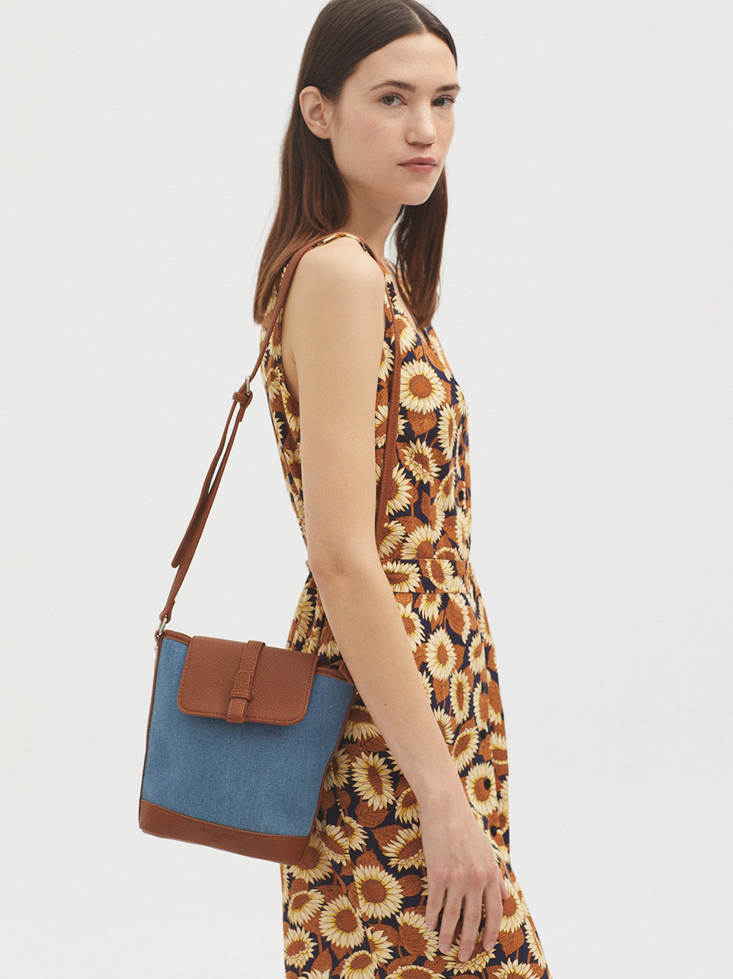 Two-tone bucket bag