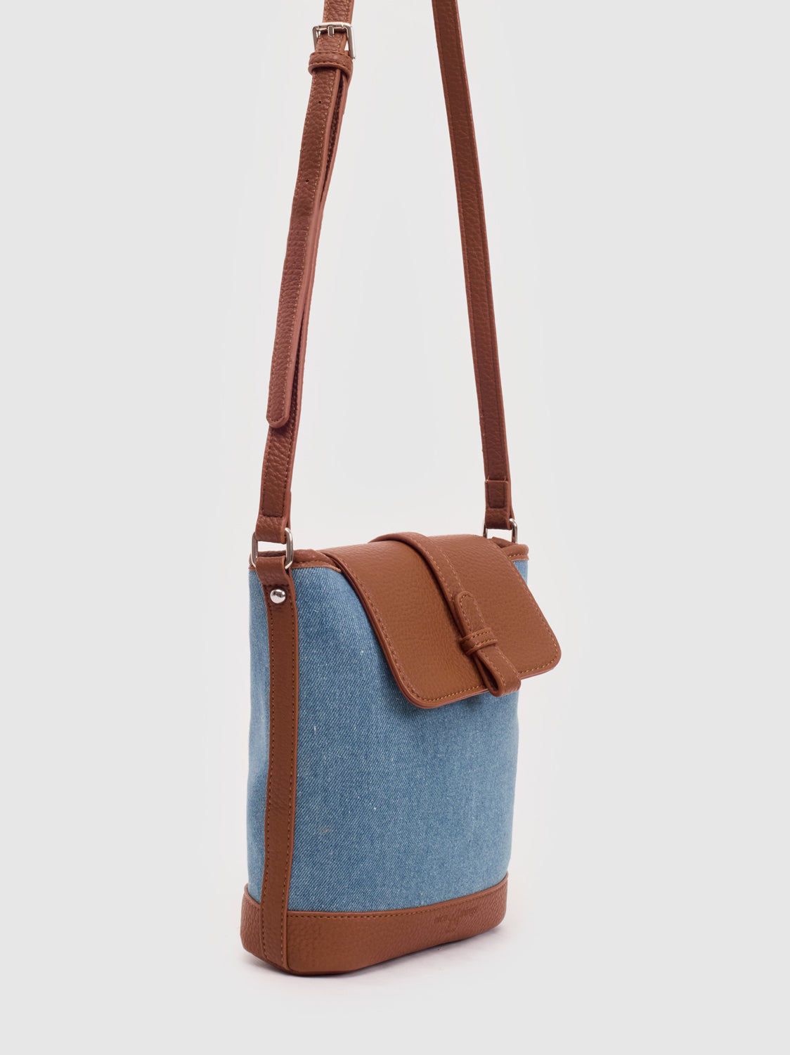 Two-tone bucket bag