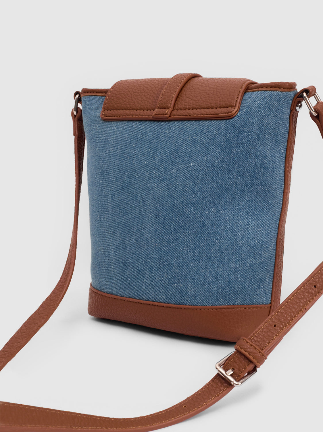 Two-tone bucket bag