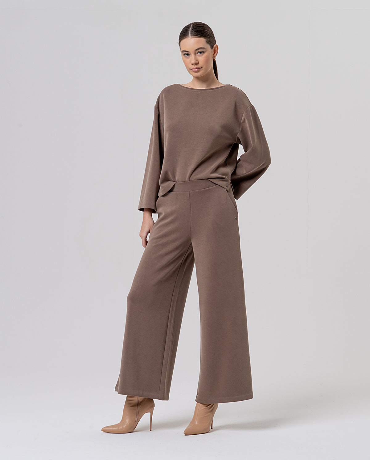 Boat neck top Taupe