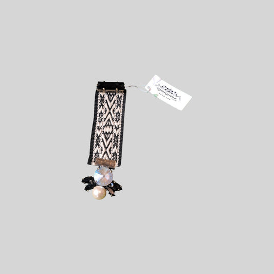 "Medal" brooch Black