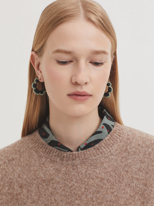 Flower-shaped hoop earrings Black