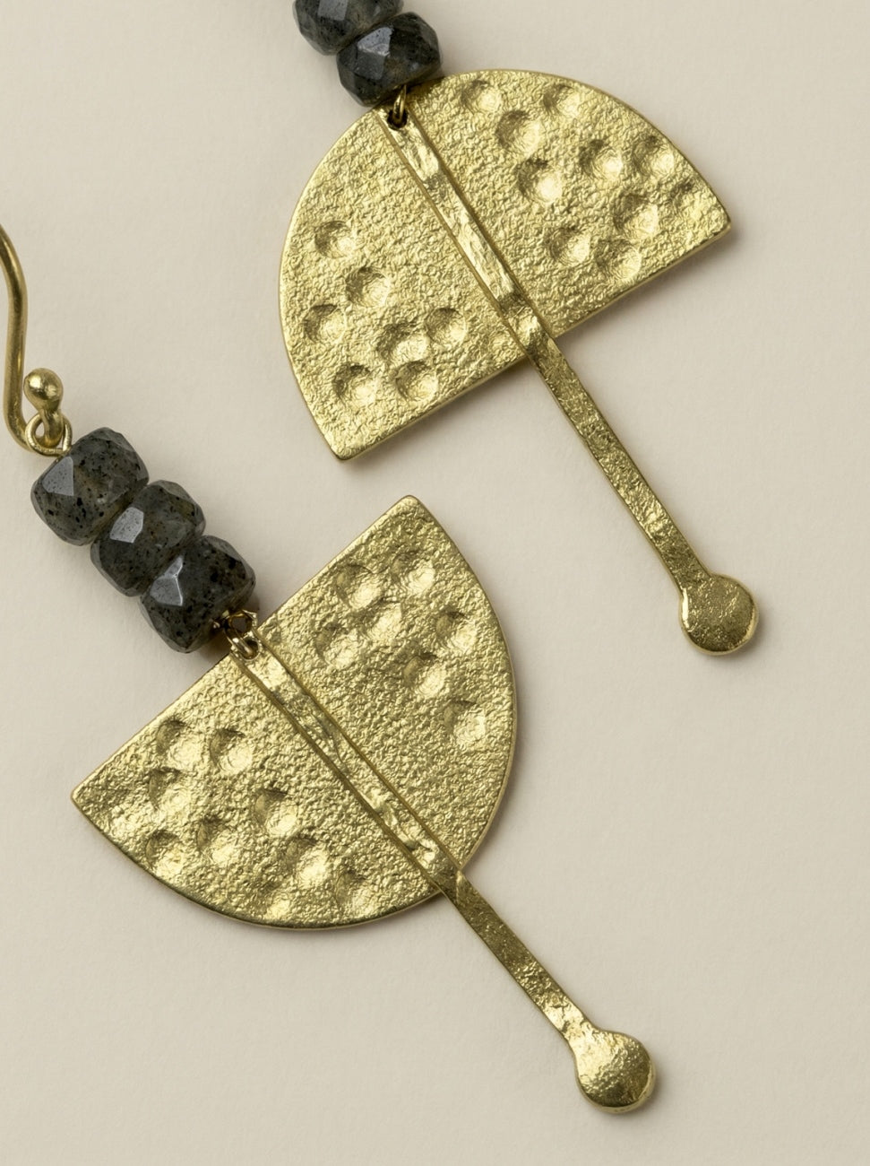 Labradorite earring Black