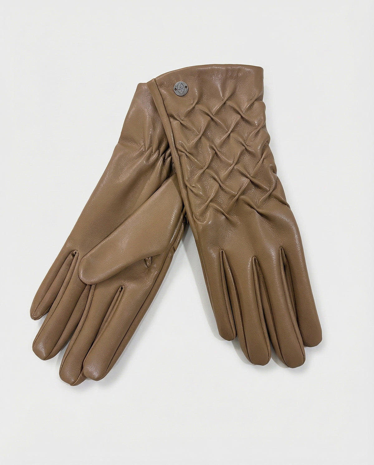 Glove light brown in smooth, soft-touch faux leather, with an elasticated shirred detail at the wrist. A fitted cut that slims the hand, 24cm long, 9.5cm wide