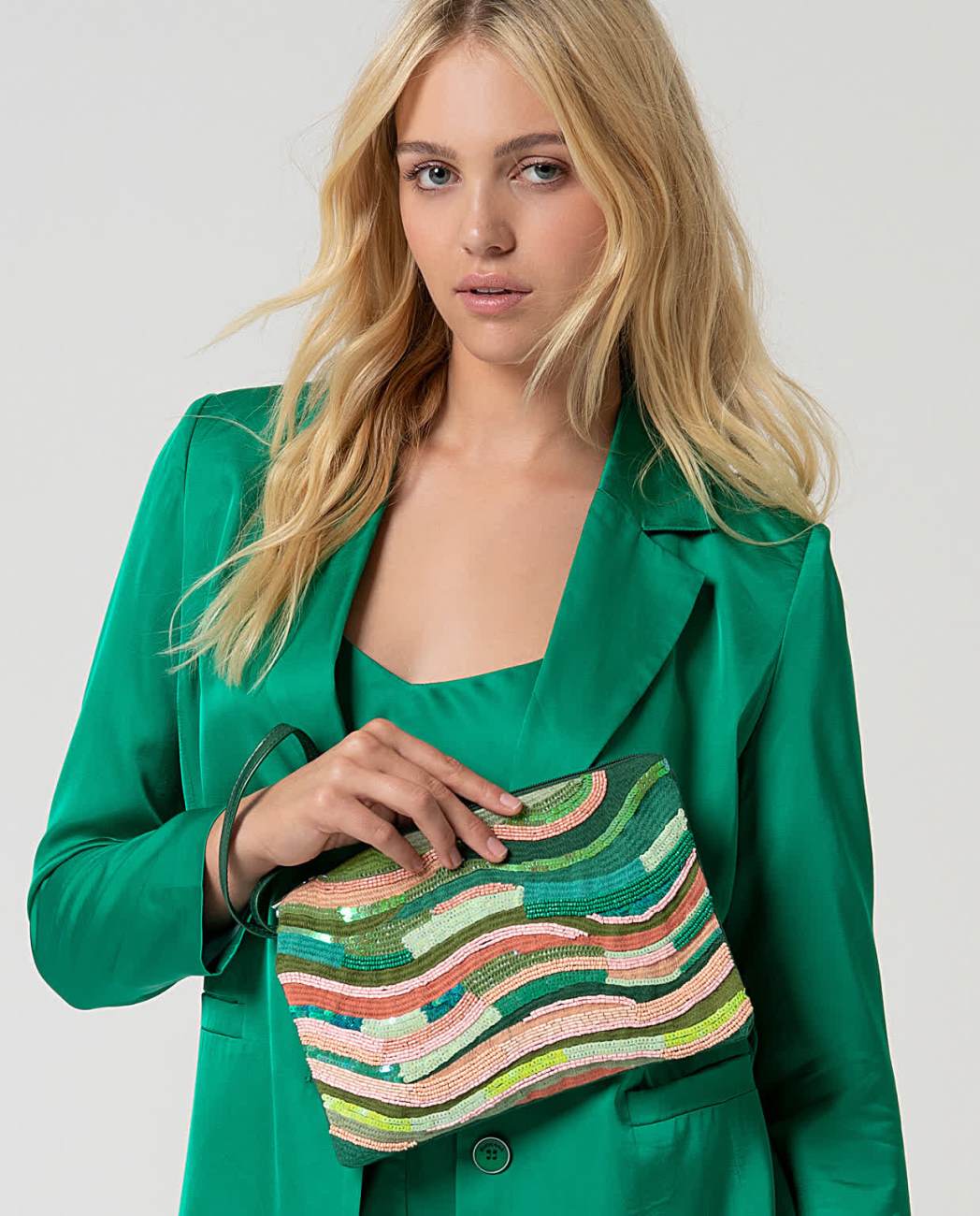 Handbag embroidered green
