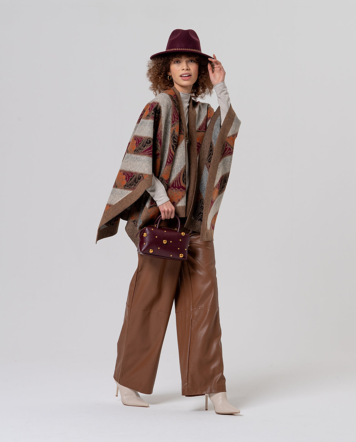 Jacquard poncho Beige