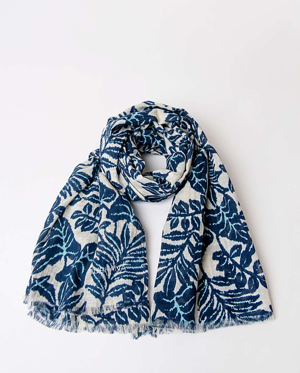 Scarf "leaves" blue