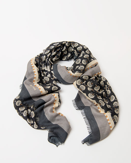 Scarf shell flower Black