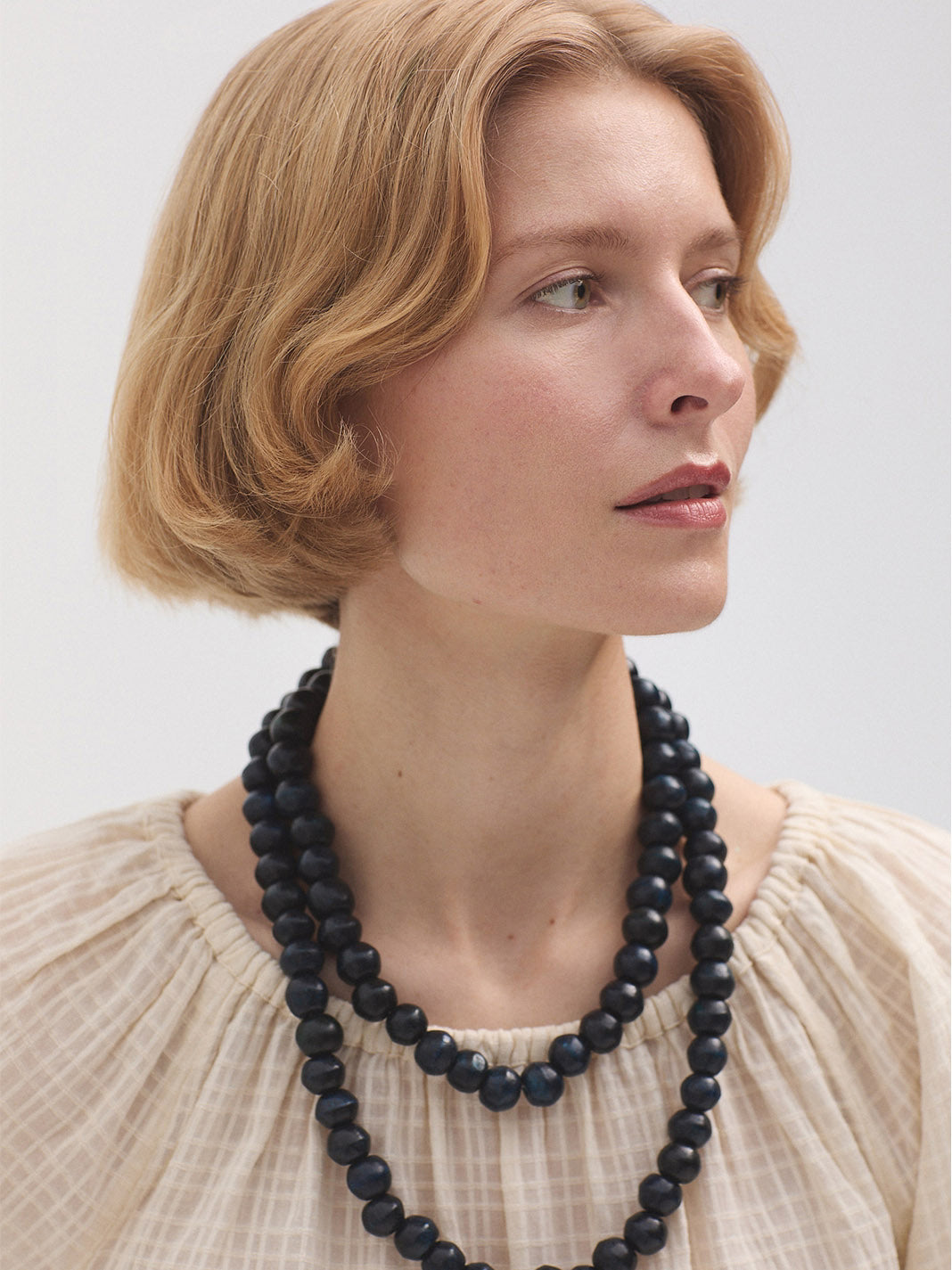 Wooden bead necklace navy