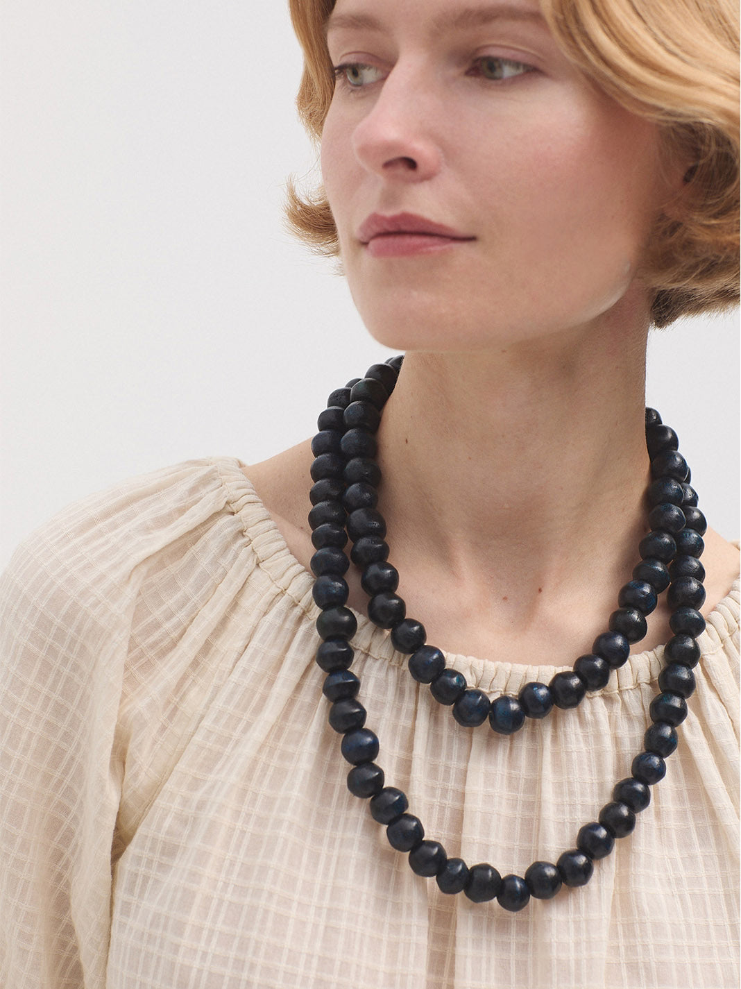 Wooden bead necklace navy