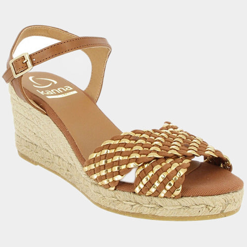 Wedge beige with gold, leather sandals with buckle fastener. Leather upper. Leather lining. Hand-sewn natural jute sole, on natural rubber crepe. Platform height 2 cm, total heel height 7 cm.