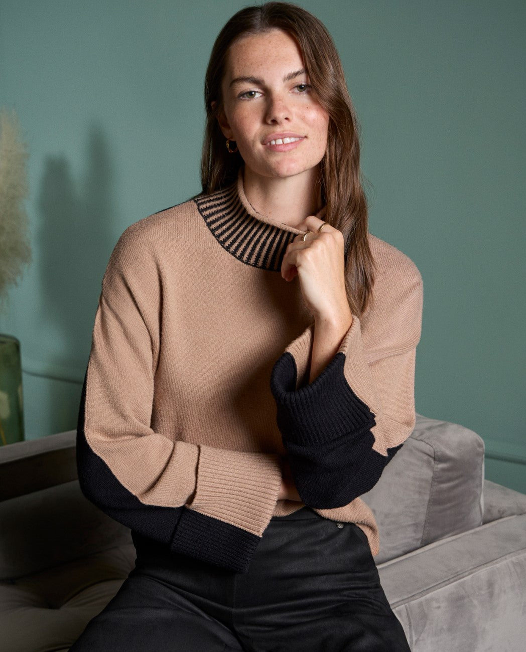 Two-tone sweater beige