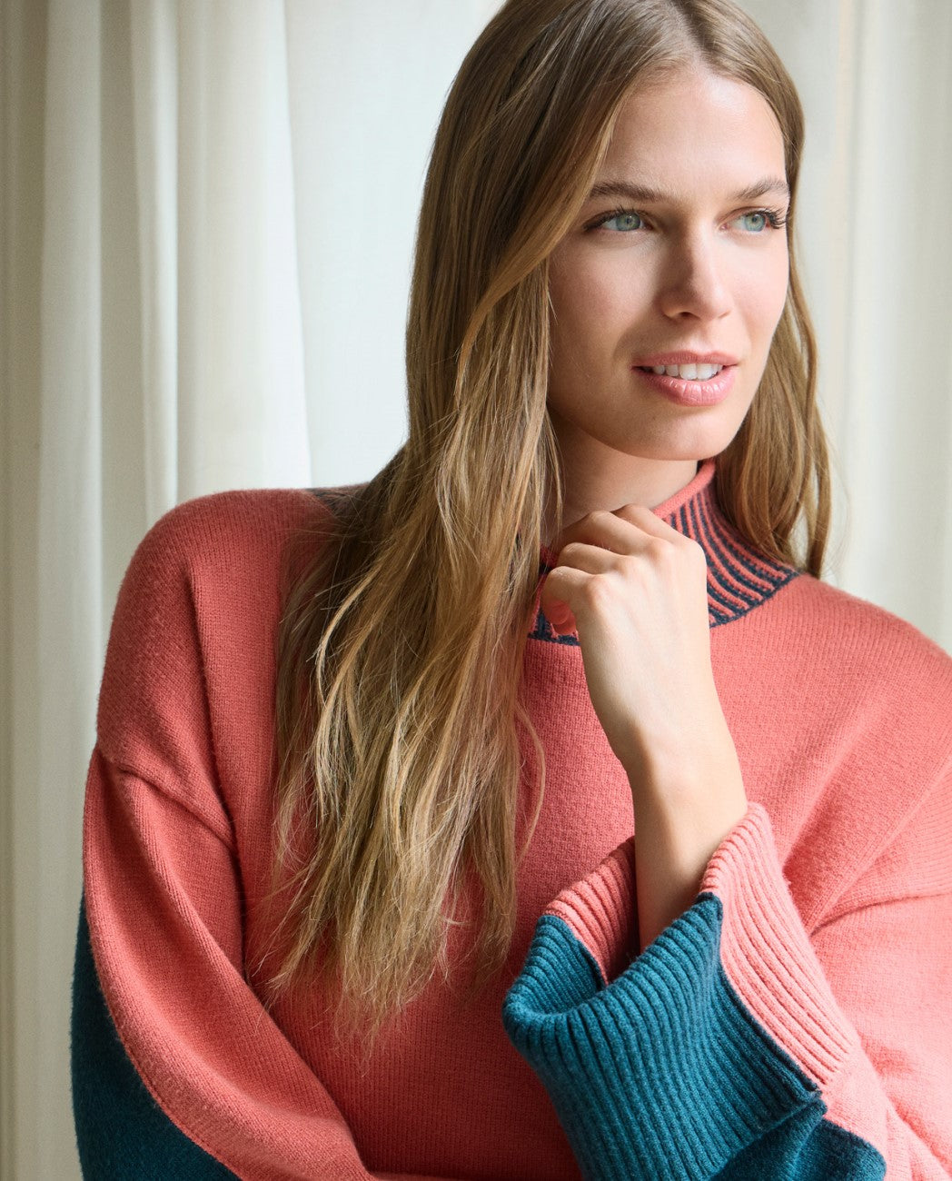 Two-tone sweater coral
