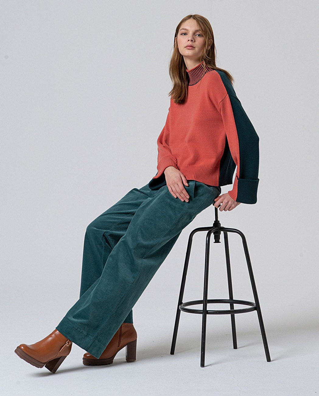 Two-tone sweater coral