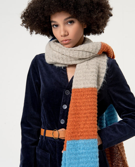 Scarf knitted