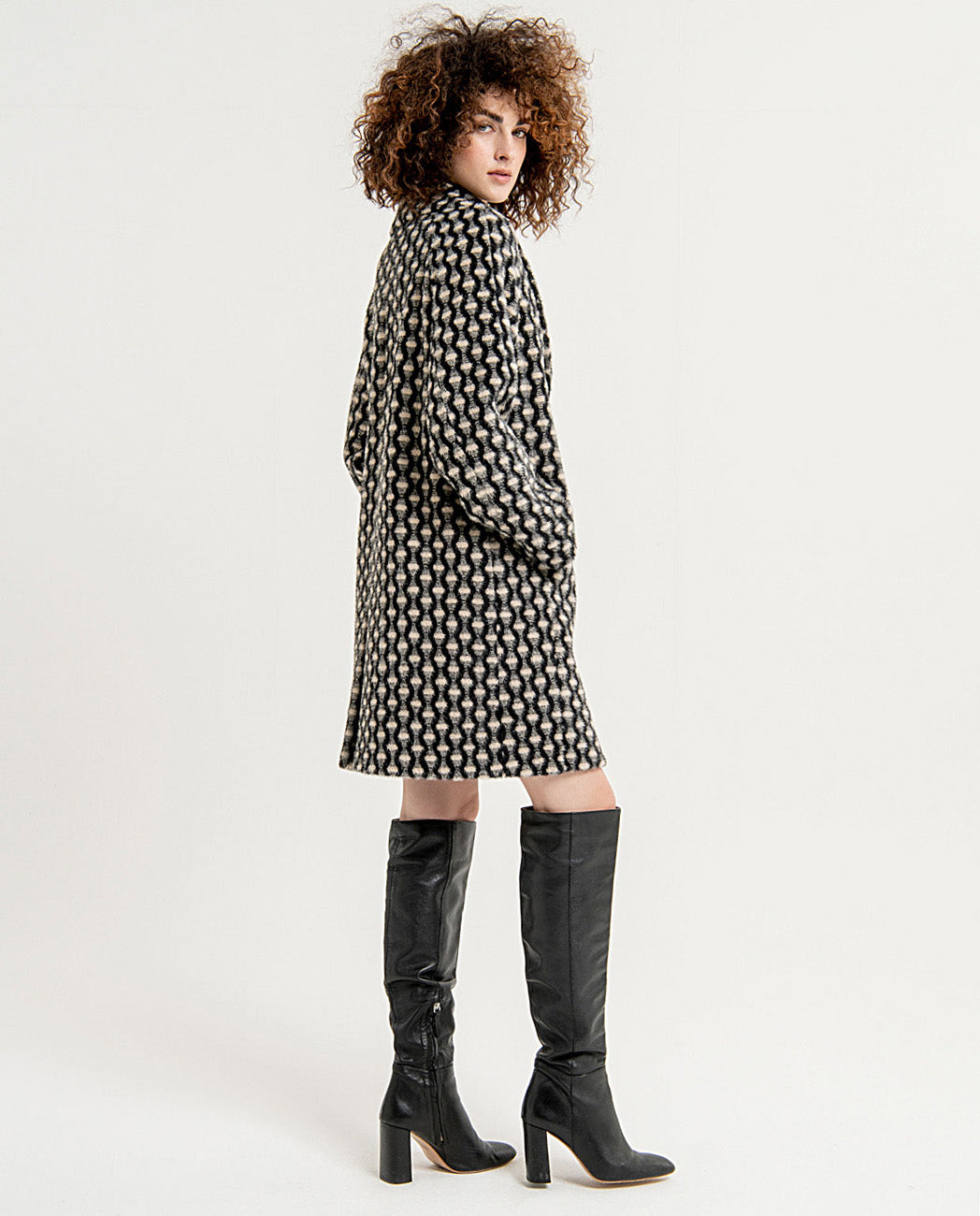 Oversize short coat