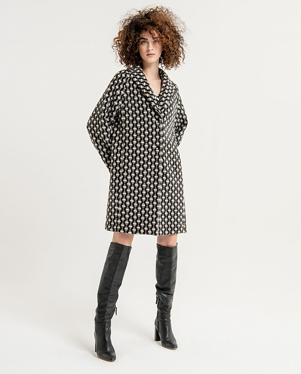 Oversize short coat