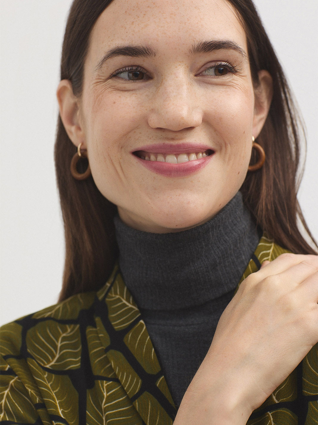 Lapel blouse with squares and leaves