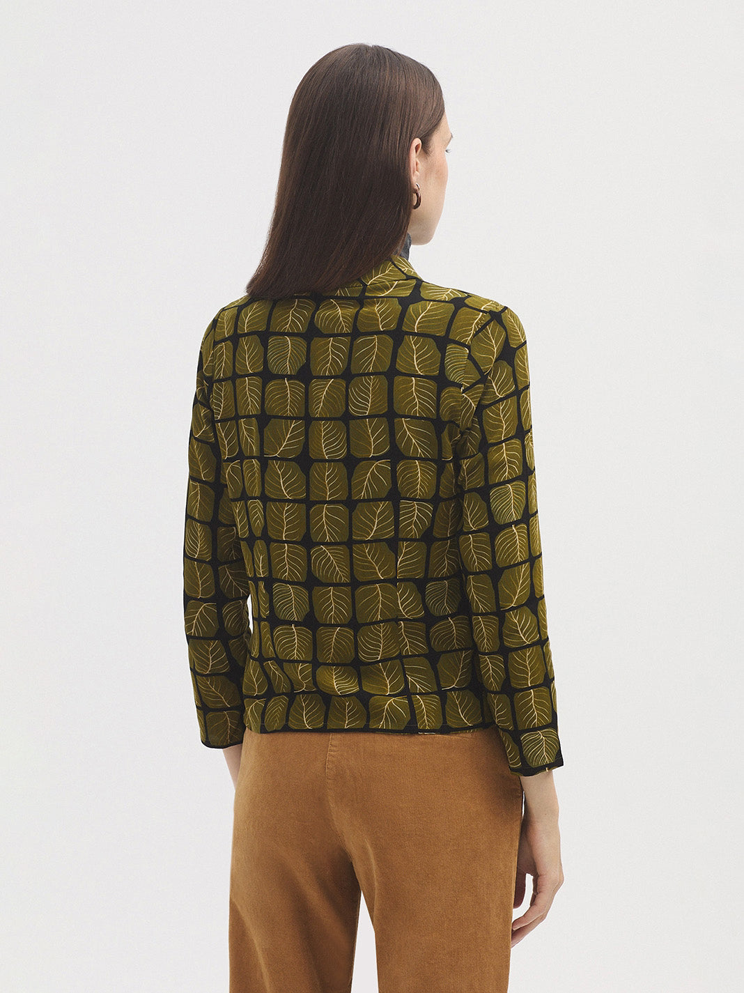 Lapel blouse with squares and leaves