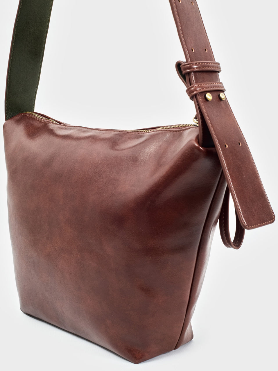 Contrast shoulder bag