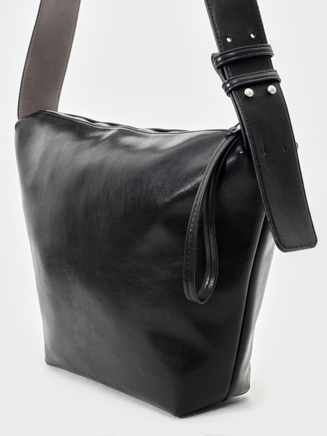 Contrast shoulder bag