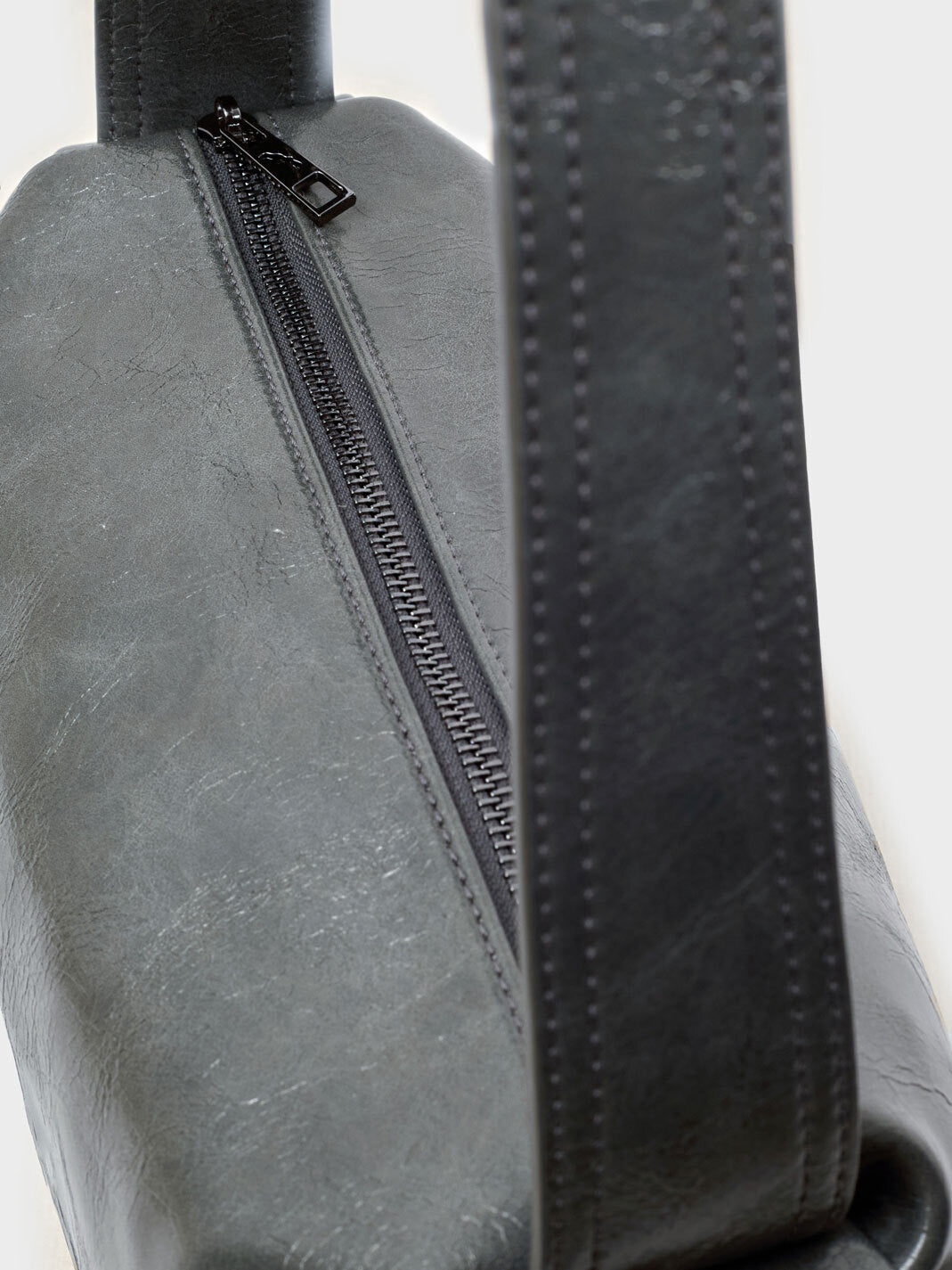 Side detailing bag