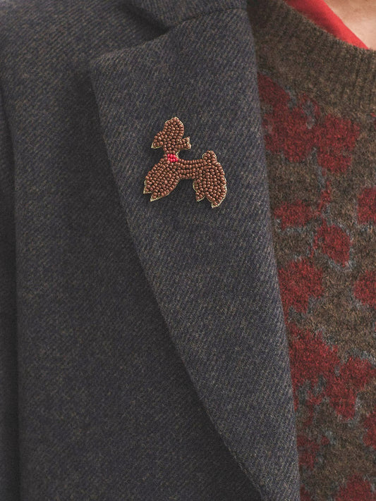 Dog brooch chestnut, and red colors embroidered with glass beads and safety clasp. Measurements: 4.5 cm high x 4.5 cm wide.
