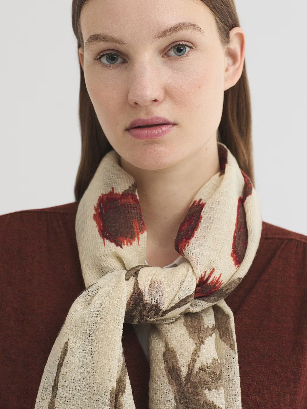 Blurred ecru wool Flowers print foulard, 70 x 180 cm
