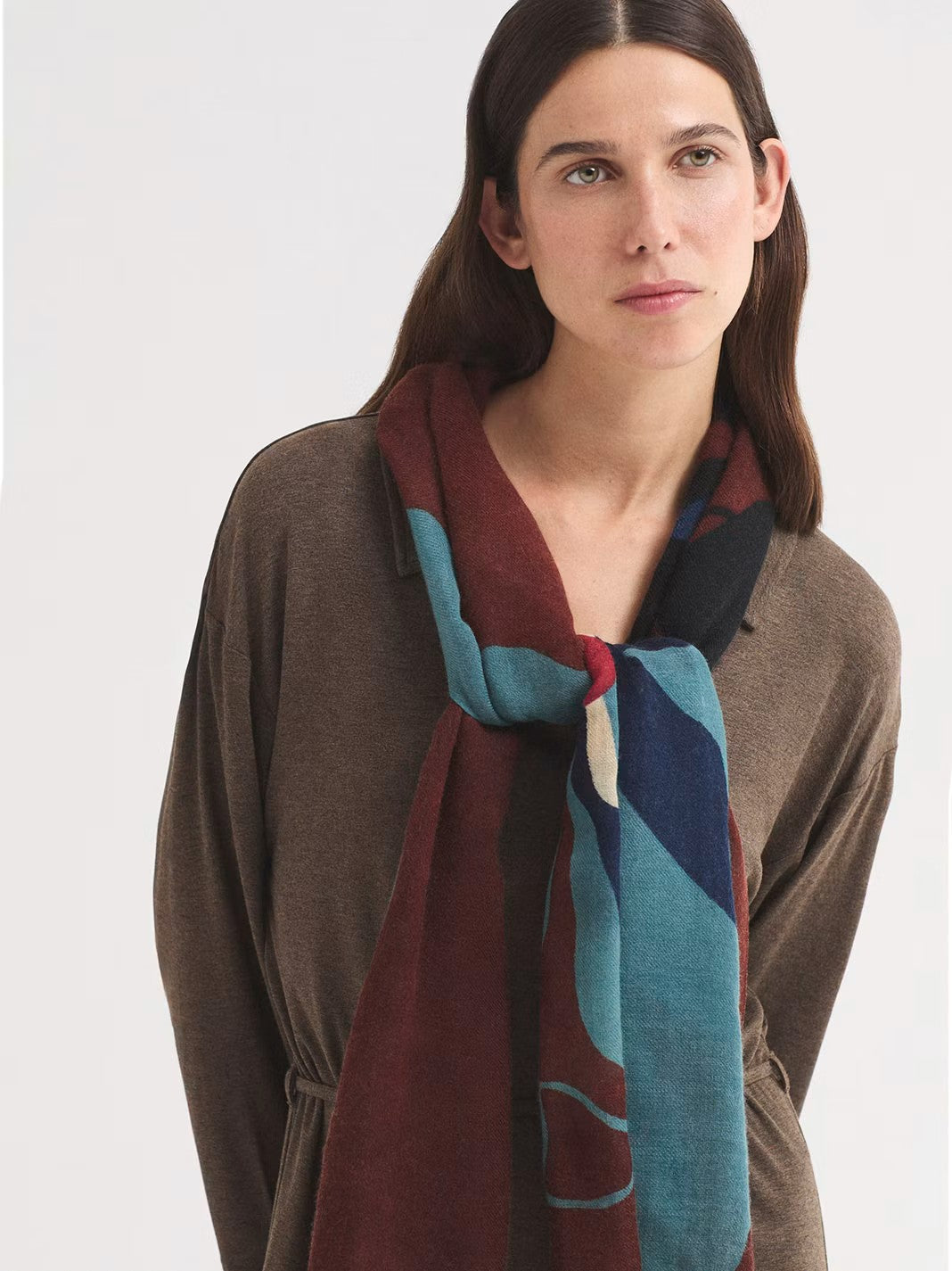 Bold chestnut wool Flowers print foulard, 70 x 180 cm
