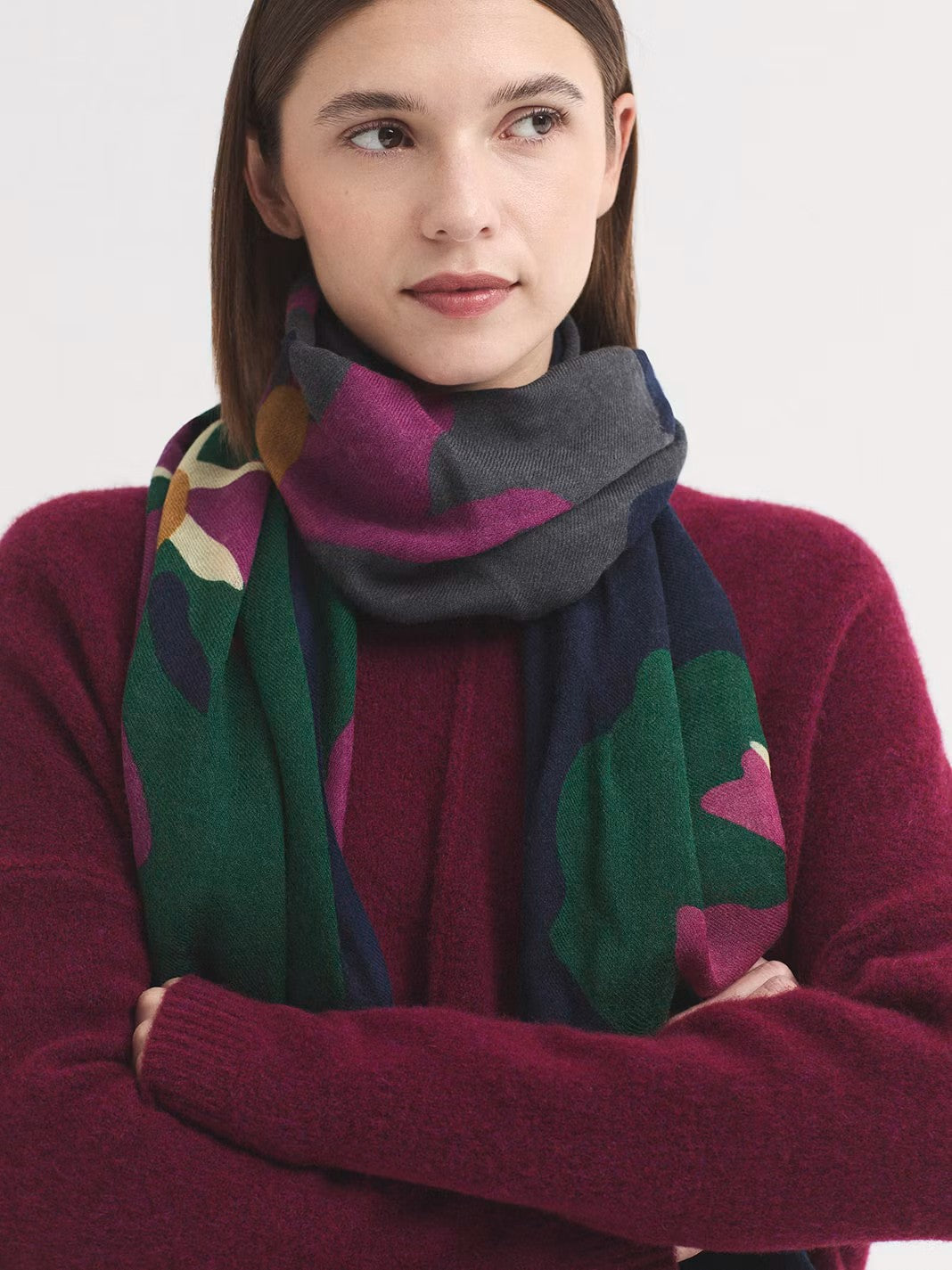 Bold navy wool Flowers print foulard, 70 x 180 cm.