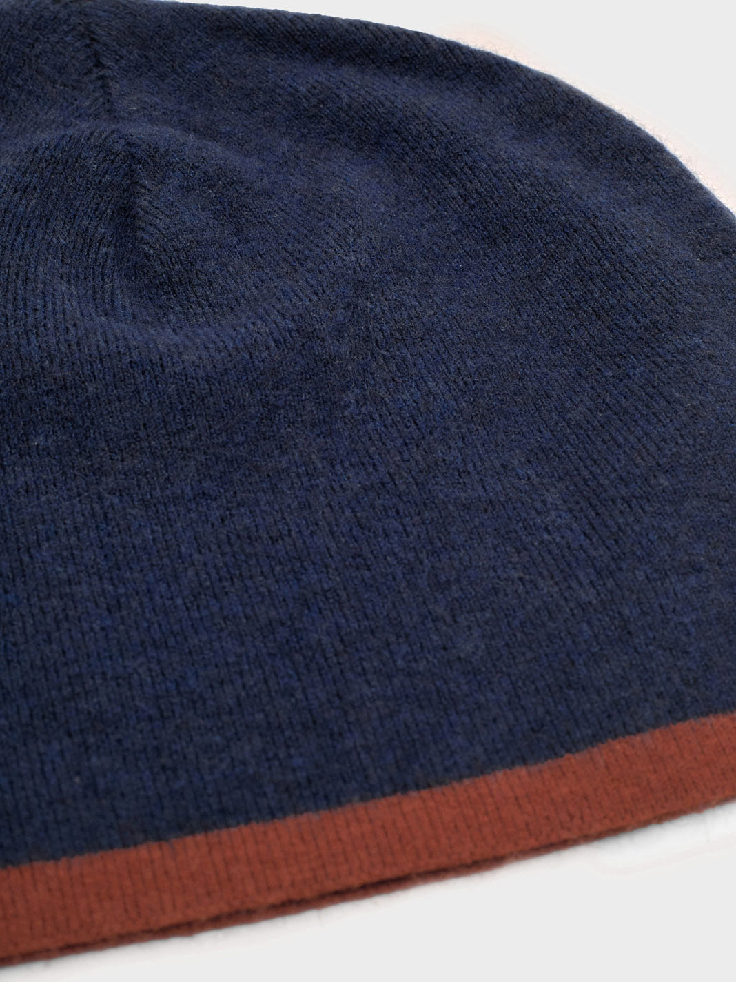 Contrast woolly hat