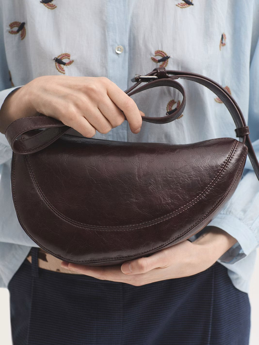 Irregular half moon bag Chocolate