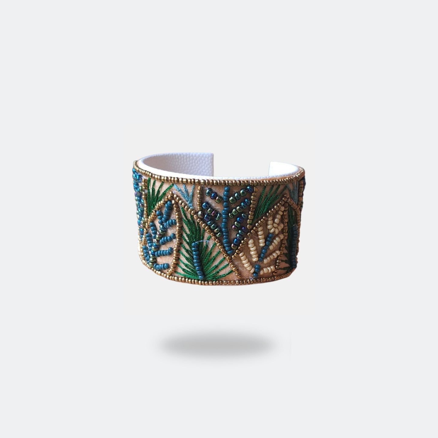 Cuff beads bracelet Beige