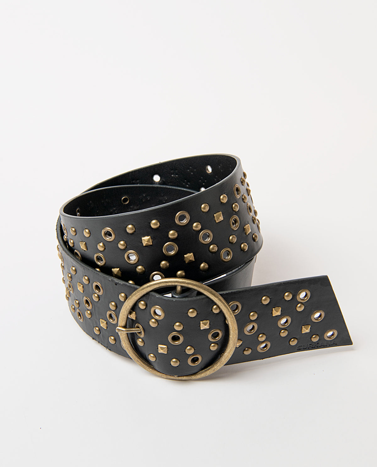 Wide black belt in smooth faux leather, covered in studs and metal eyelets with an aged finish, and a round buckle. 104cm long, 6.5cm wide