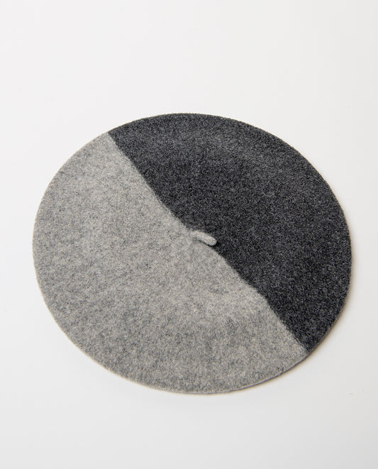 Soft, warm wool beret in a two-tone dark grey and light grey design split on the diagonal. Classic round shape with a little stalk on top.Dia: 60cm