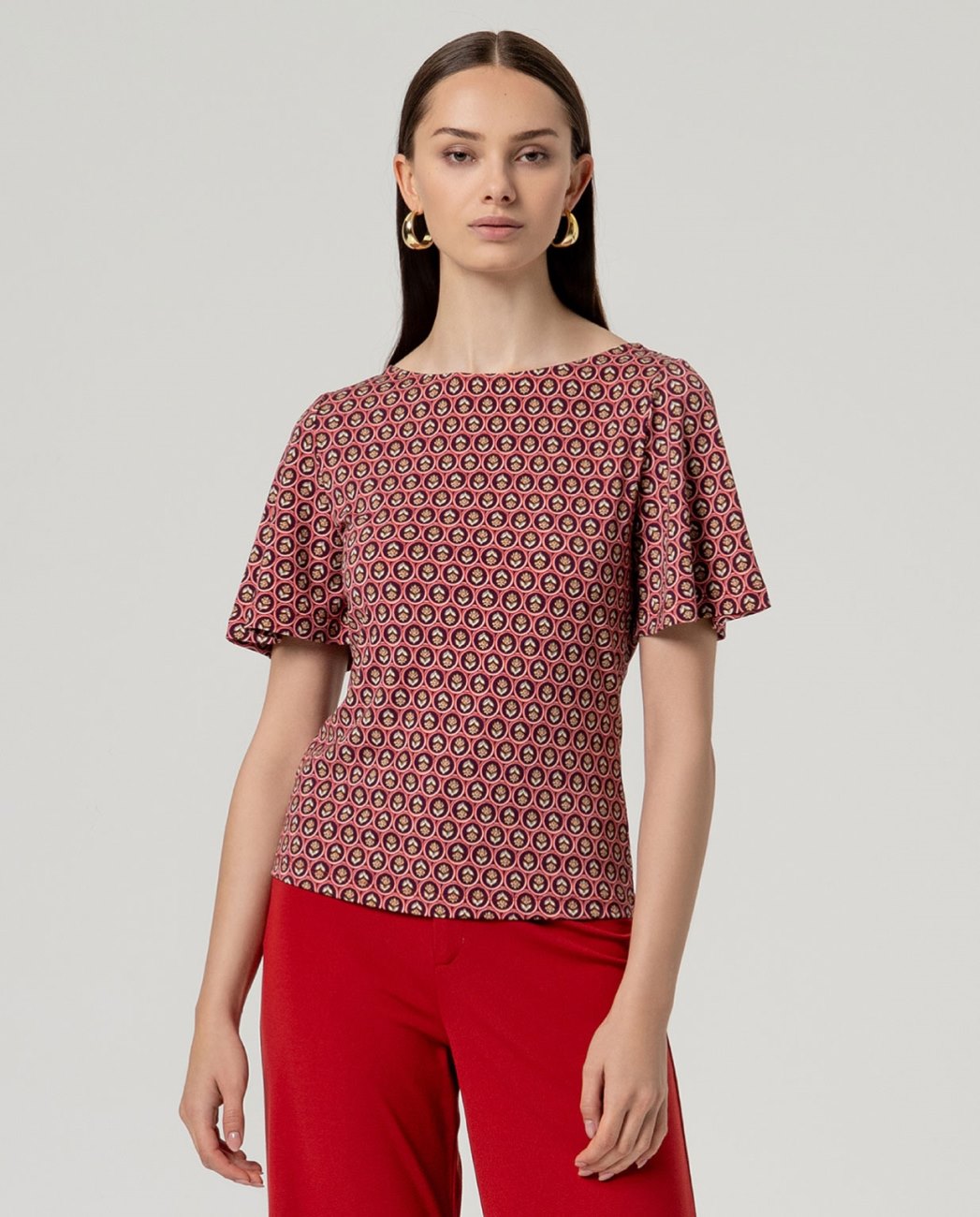 Printed short sleeve boat neck coral top.