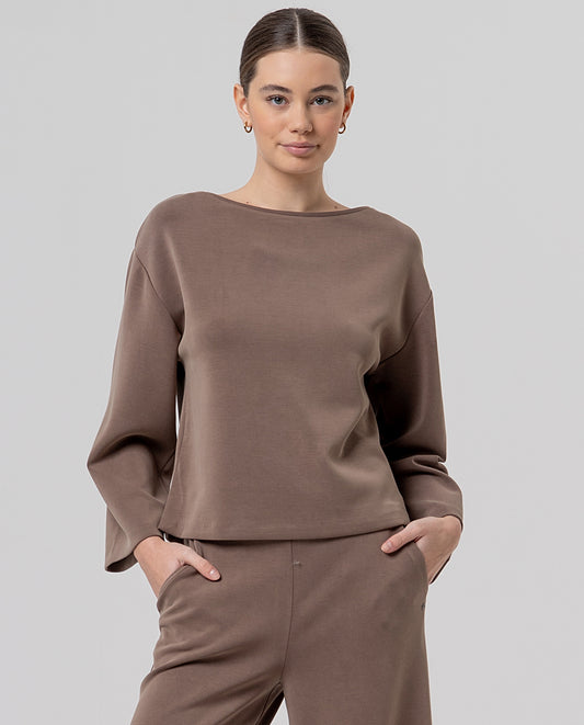Boxy fit taupe modal-knit top with a boat neck and wide flared sleeves. Soft, fluid fabric with a light drape and pleasant feel. Plain and easy-going, comfy and flattering for a relaxed look.