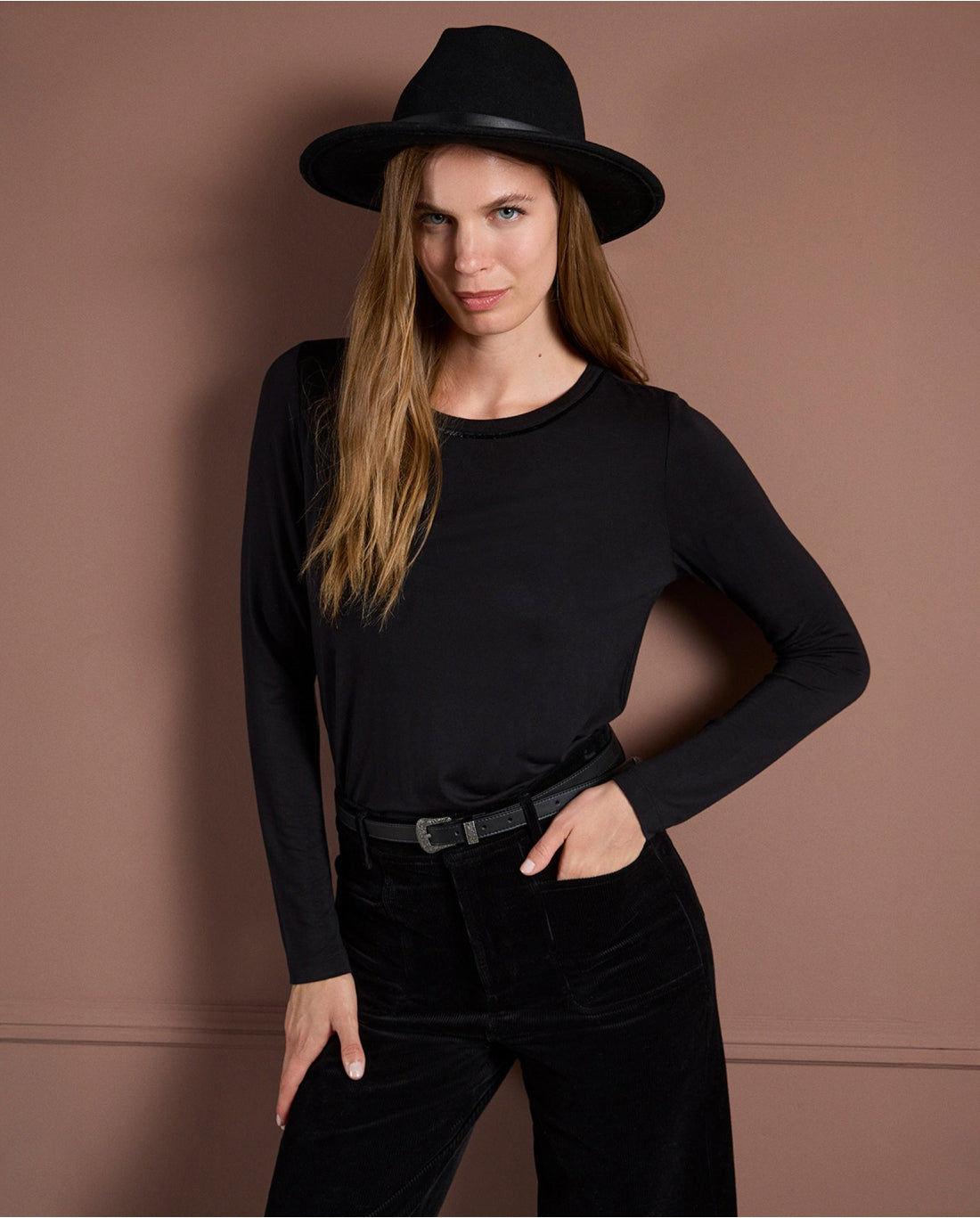 Classic brim hat Black