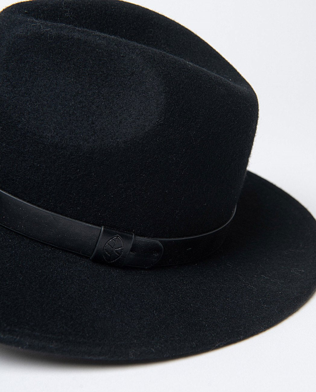 Classic brim hat Black