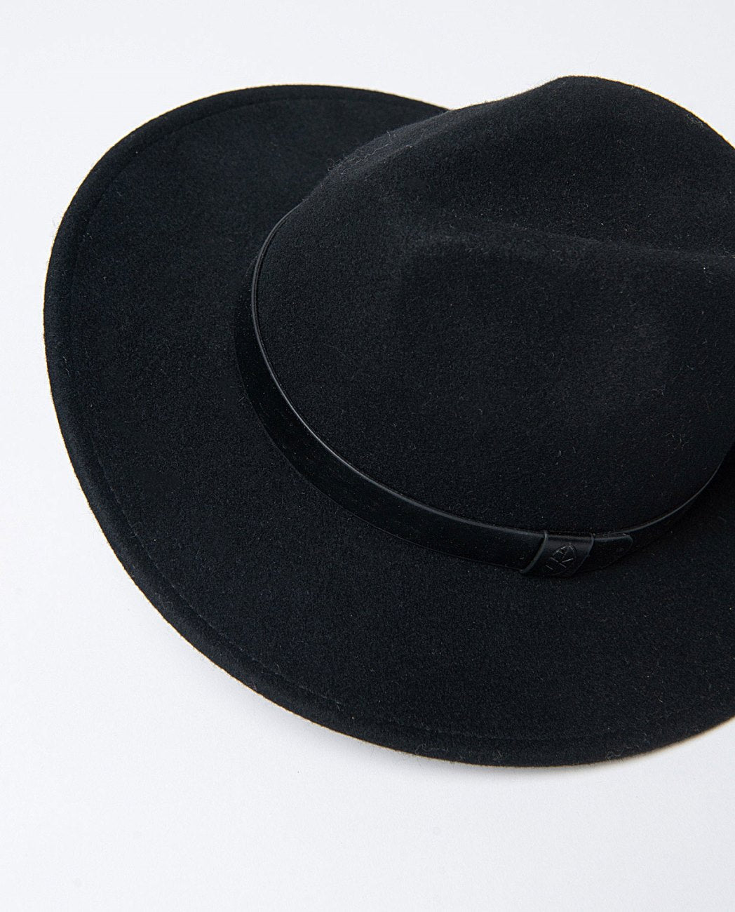 Classic brim hat Black