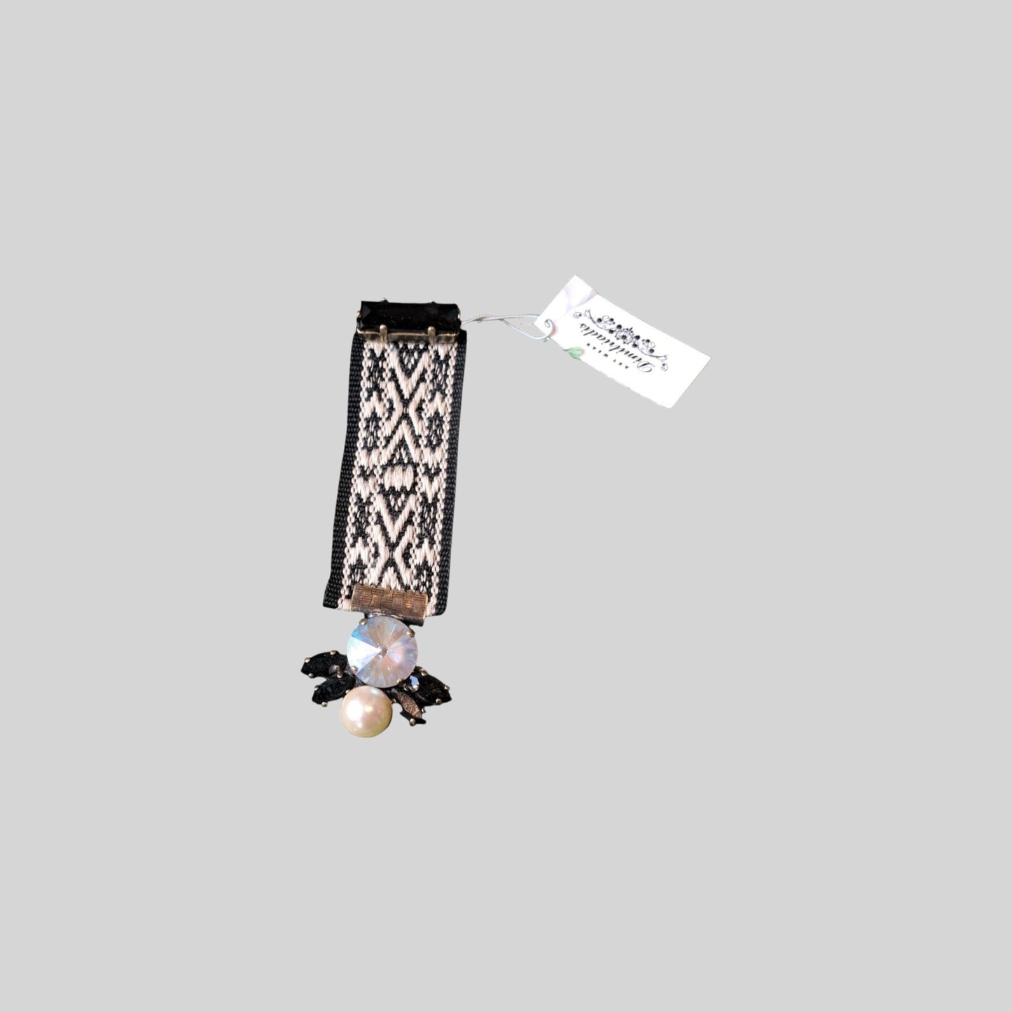 "Medal" brooch Black