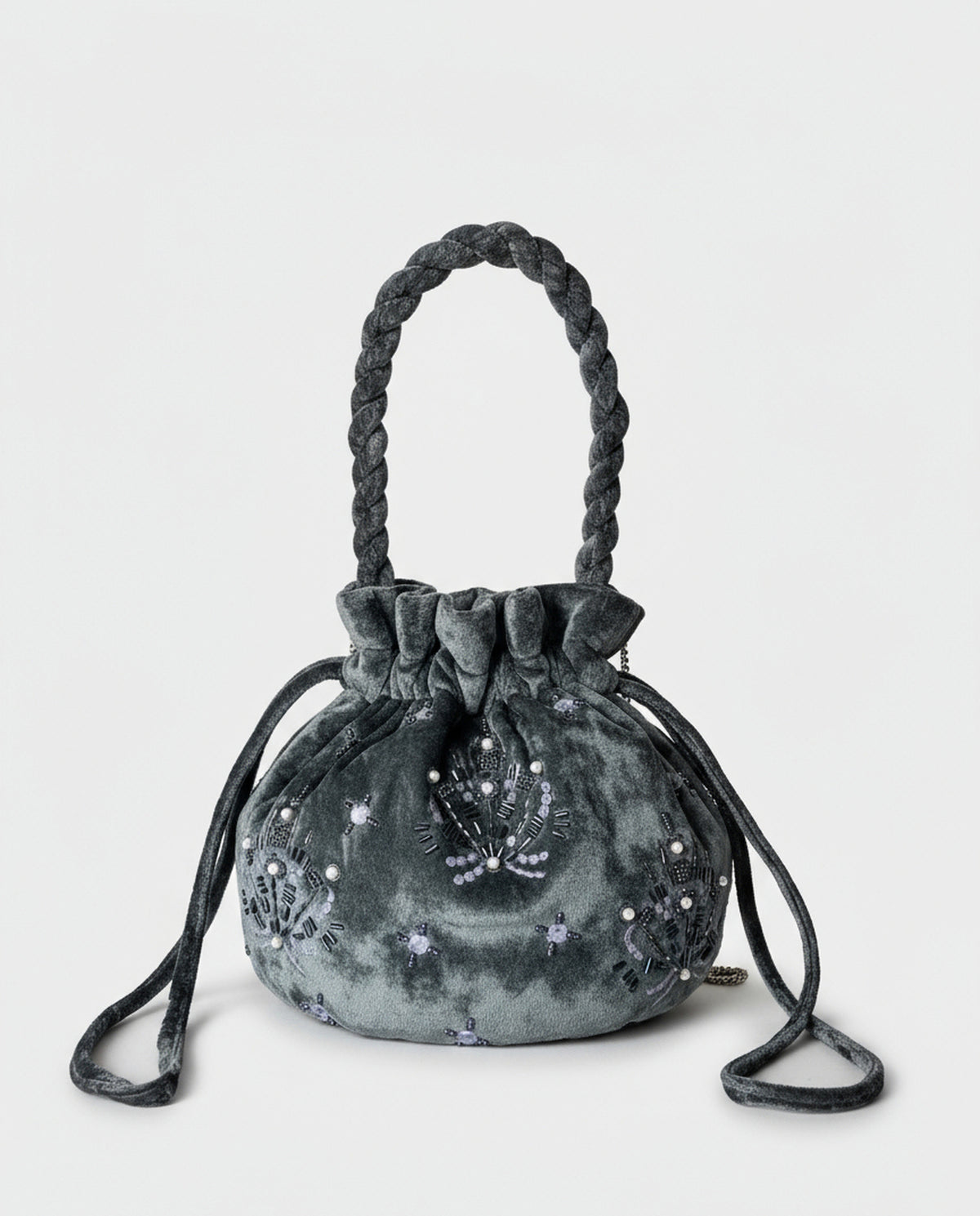 Bucket bag grey in soft viscose velvet, with a drawstring closure and double braided handles. Embroidered details with beads, bugle beads and pearls that add shine. Chain strap, 23cm x 23cm x 11,5cm