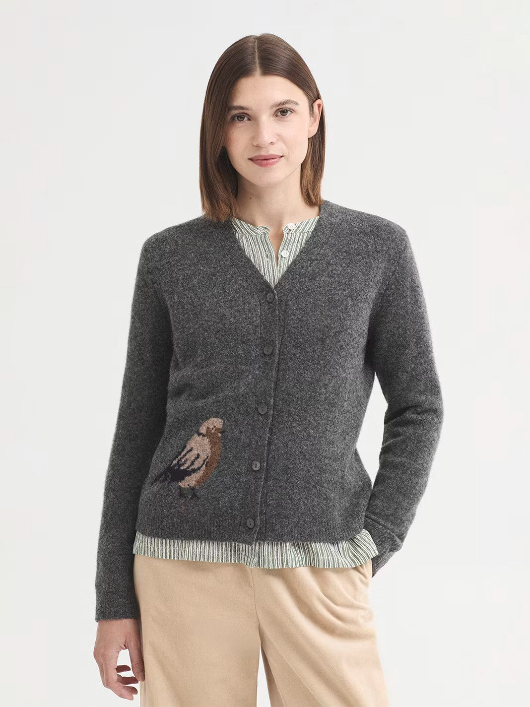 Wool grey blend cardigan with bird intarsia knit V neck and long sleeves. Ribbed finish.