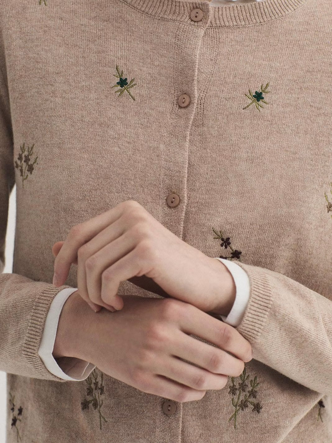 Cardigan with embroidered flowers Beige