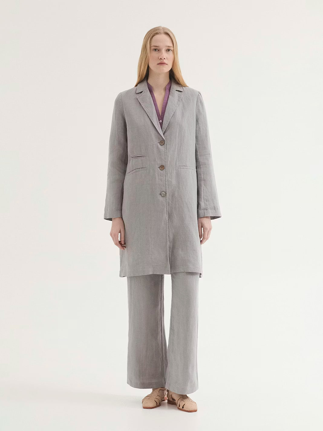 Light Grey tailored coat made of 100% linen fabric. Featuring notch lapels, mother-of-pearl button front and piped pockets.