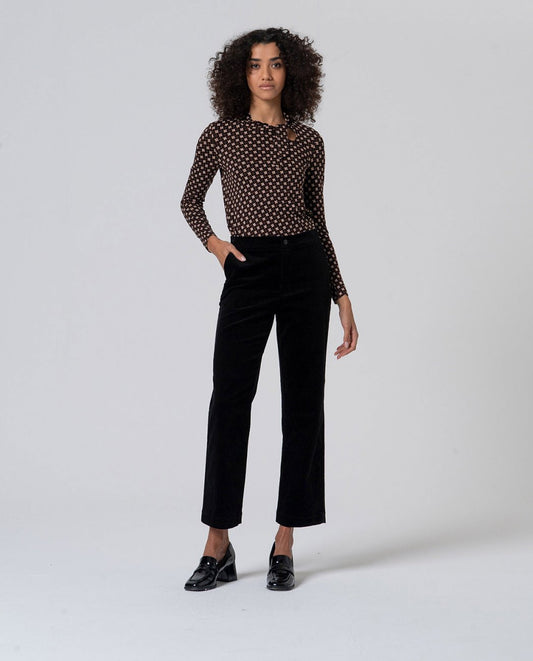 Straight cut black corduroy pants with medium rise, invisible front pockets in 97% Cotton, 3% Elastane